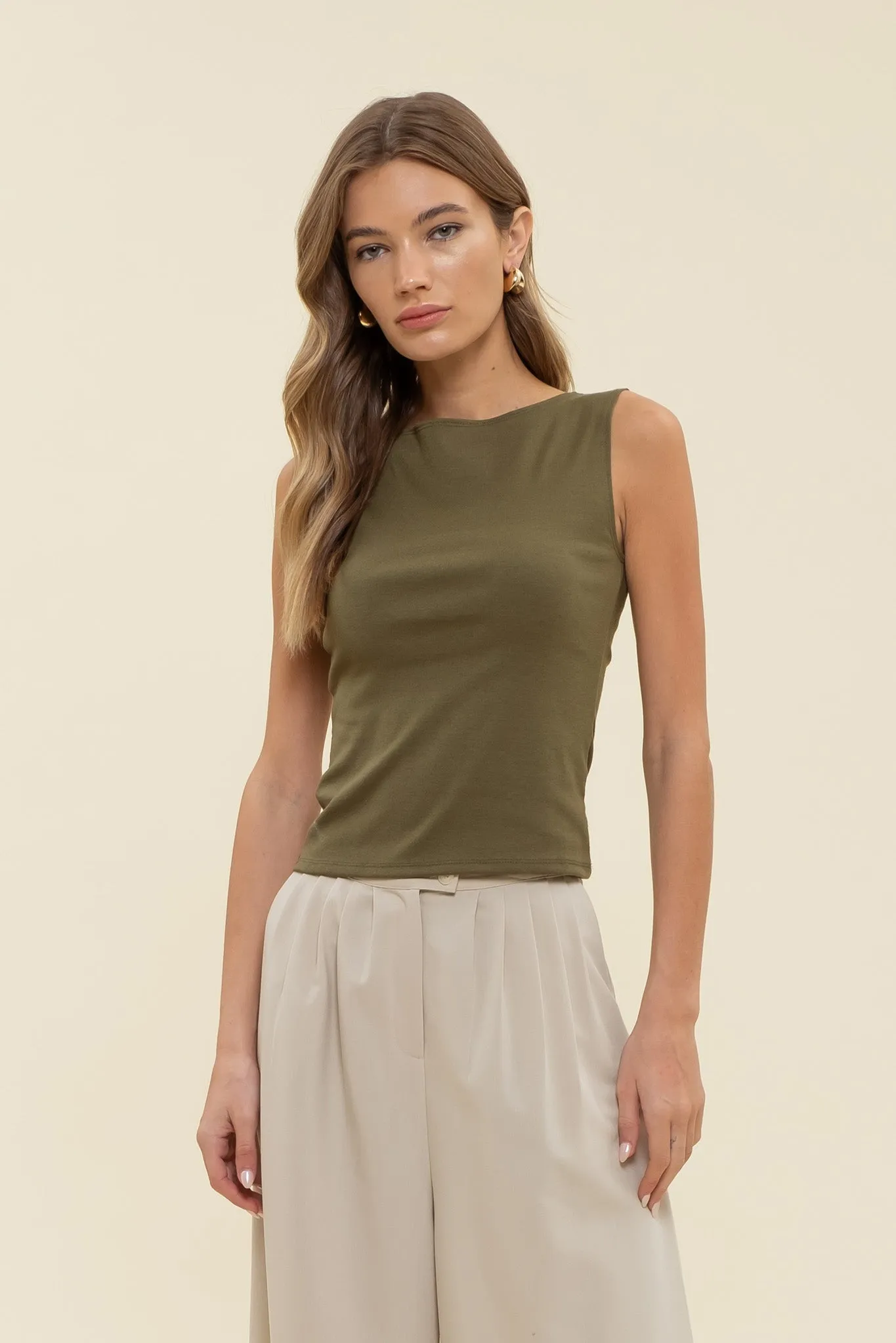 BOAT NECK SLEEVELESS KNIT TOP