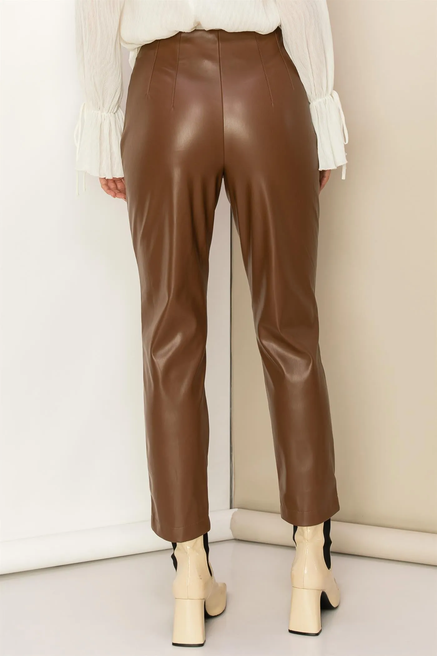 HF23E611-High-waist Pu Tapered Pants