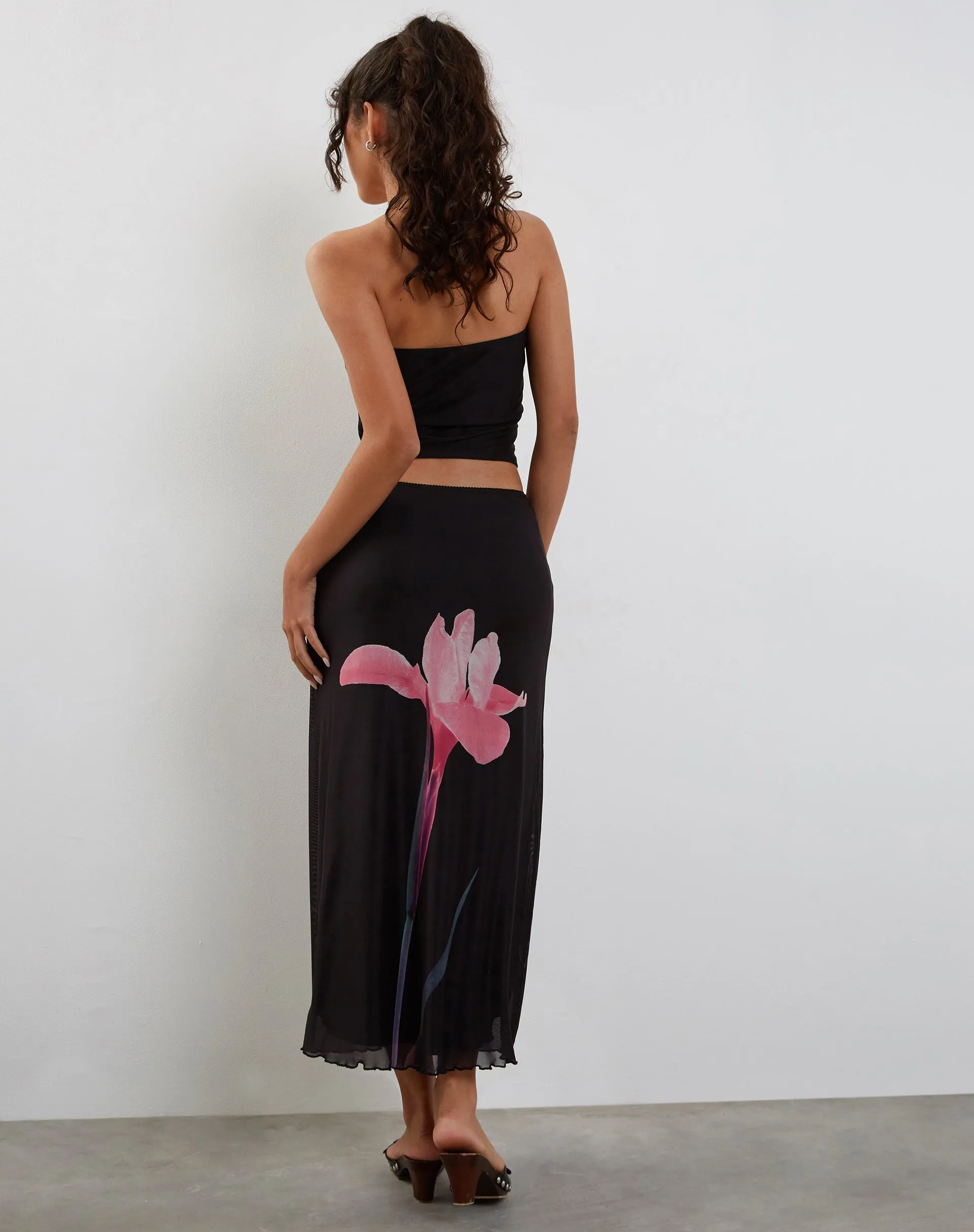 Lassie Midi Skirt in Black with Pink Flower Placement