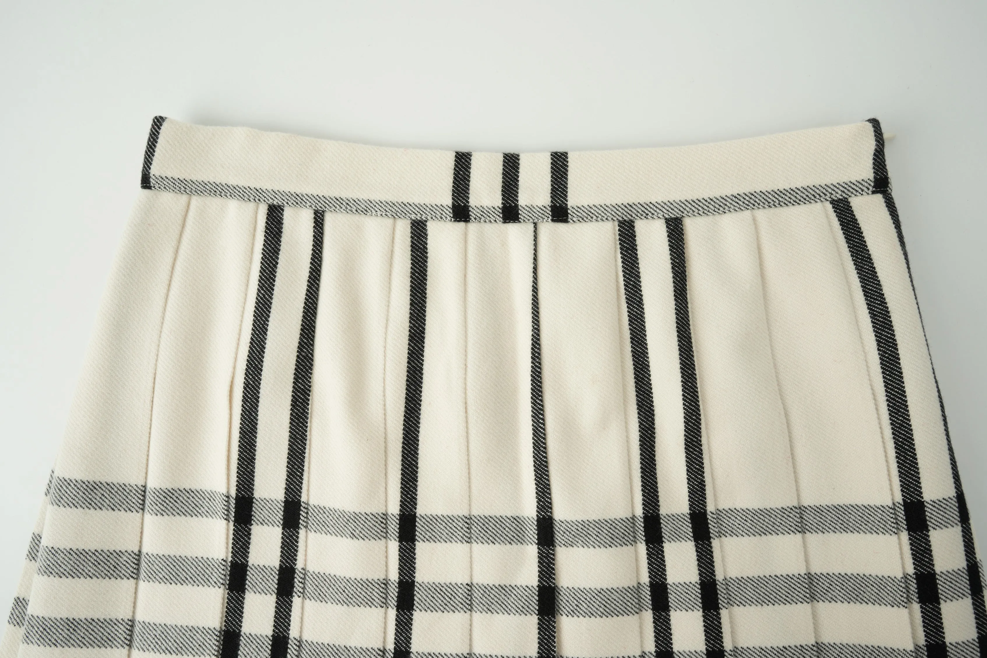 plaid pleated skirt - creme plaid